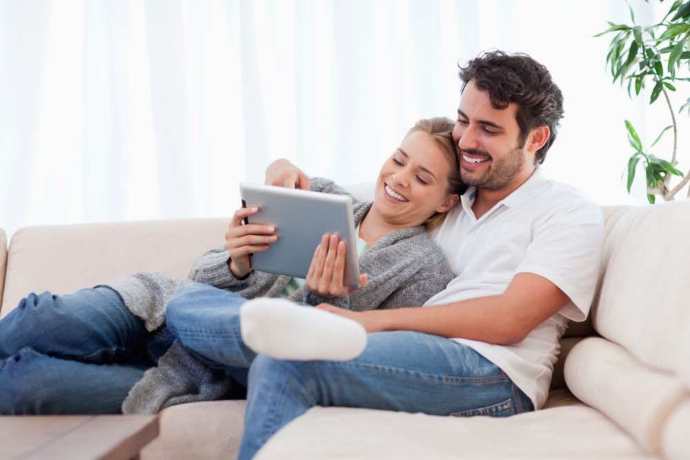 couple reading in tablet