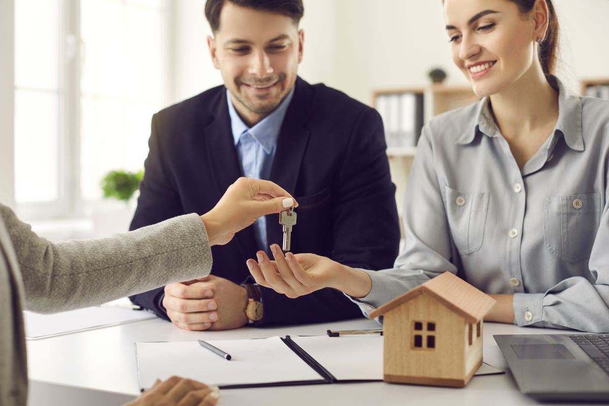 clients getting keys to new house